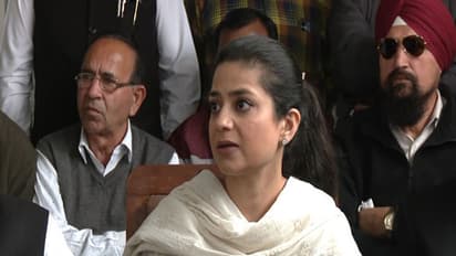 PDP leader Iltija Mufti addressing media in Jammu (Photo/ANI)