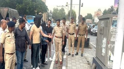 Pune Police with accused (Photo: Pune Police)