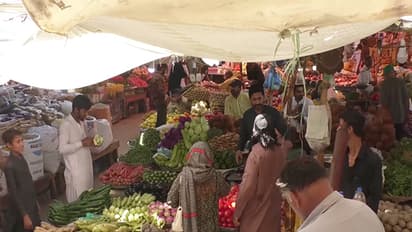 Karachi residents express frustration over soaring prices of essential goods during Ramadan. (Photo: ANI)