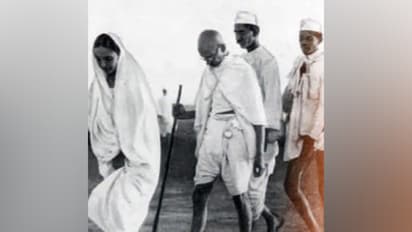 Mahatma Gandhi leads the Dandi March (Archival Photo/@MIB_India)