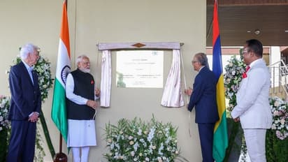 Prime Minister Narendra Modi alongwith Mauritius Prime Minister Navinchandra Ramgoolam (Image: X@narendramodi)