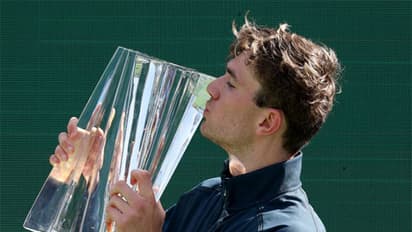 Jack Draper with the title. (Photo- @atptour X)