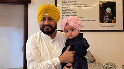 Charanjit Singh Channi with Moosewala's younger brother (Photo/instagram/@charanjitschanni)