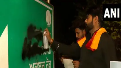 Delhi: 3 men deface signboard of 'Akbar Road', paste Maharana Pratap's posters over it (WATCH)