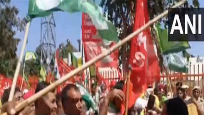 Farmers during their protest march (Photo/ANI)