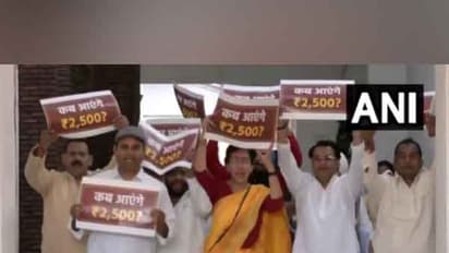 AAP MLAs protest in Delhi Assembly  (Photo/ANI)