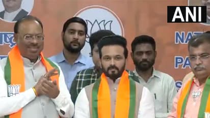 Former cricketer Kedar Jadhav joins BJP in Mumbai, vows to follow footsteps of PM Modi and CM Fadnavis