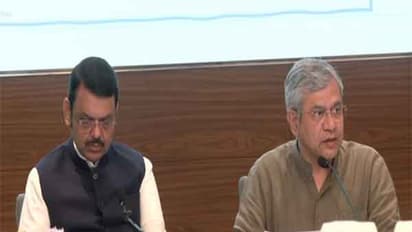 Union Railway Ministe Ashwini Vaishnaw (right) and Maharashtra Chief Minister Devendra Fadnavis (Photo/ANI)