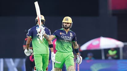 டி20 கிரிக்கெட்டில் 100 அரைசதங்கள் அடித்த முதல் ஆசிய வீரராக விராட் கோலி சாதனை!