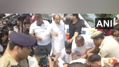 Police detains protesting Congress workers (Photo/ANI) 