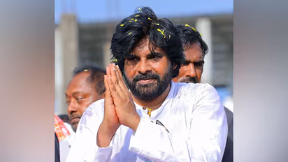 வெறுங்காலுடன் சென்ற மக்கள்! ஒரு கிராமத்துக்கே காலணிகளை அனுப்பிய பவன் கல்யாண்! 