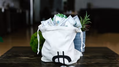 India’s forex reserves climb to $677.8 billion, rising for sixth straight week on robust dollar, gold holdings