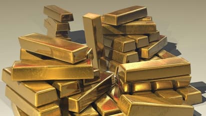 Gold shines bright: Prices surge 25% in 2025 amid global uncertainties