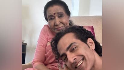 Singer Asha Bhosle with actor Sudhanshu Pandey (Image source: Instagram)
