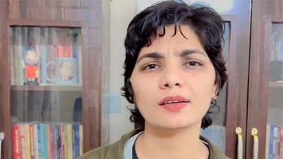 Neha Singh Rathore (Photo/ @nehafolksinger)