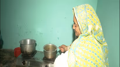 Cooking in Rajouri bunker (File Photo/ANI)