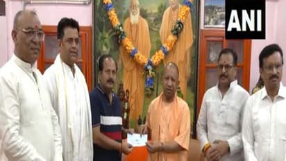  CM Yogi Adityanath grants Rs 2 lakh aid to Gorakhpur fire victim (Photo/ANI)