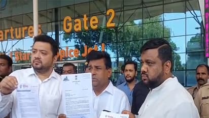  Shiv Sena (Eknath Shinde faction) held a protest at the Chhatrapati Shivaji Maharaj International Airport in Mumbai on May 13 (Photo/ANI)