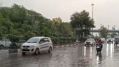 Traffic moving through rain in Dhaula Kuan, New Delhi (Photo/ ANI) 