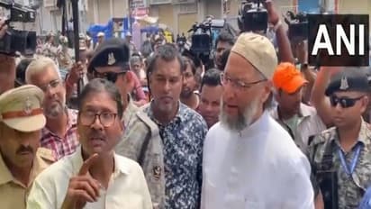 AIMIM Chief Asaduddin Owaisi interacts with Telangana fire service official at blaze site in Hyderabad (Photo/ANI) 