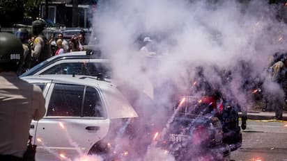 Federal agents confront protesters in L.A. (Source: Reuters) 