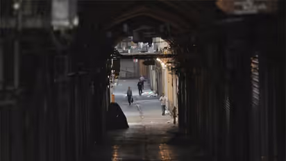 Closed shops in Iran (Image/Reuters)