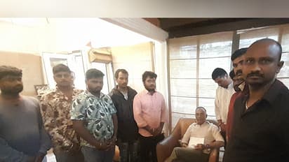 Namma Bike Taxi Association members meet Karnataka Health Minister Dinesh Gundu Rao (Photo/ANI)