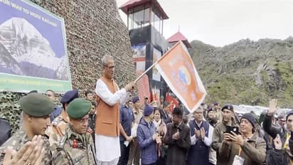 Governor Om Prakash Mathur flags off the first batch of Kailash Mansarovar pilgrims from Nathula Pass in Sikkim.(Photo/ANI)