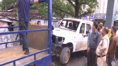 Scrap vehicle being removed by the team (Photo / ANI)