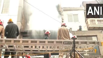  A massive fire that broke out in Delhi's Sadar Bazar (Photo/ANI)