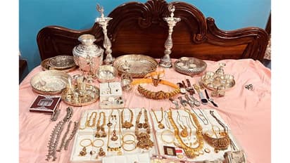 Gold ornaments, cash, watches and other articles were found in the residence of Maruthi Bagli (Photo/ Karnataka Lokayuktha)