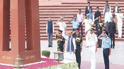 Defence Minister Rajnath Singh laid wreath and paid homage to the fallen heroes at the National War Memorial (NWM) in New Delhi. (Photo/PIB)