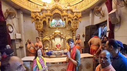 Actor Sidharth Malhotra and his mother (Image source: Instagram)