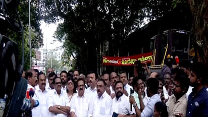 Kerala Congress holds protest against arrest of two nuns (Photo/ANI)