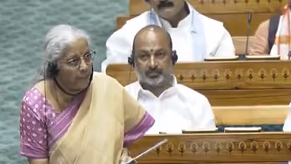 SIR নিয়ে উত্তাল পরিস্থিতির মধ্যেই বিনা বিতর্কে পাস নয়া আয়কর বিল, কী কী বদলে গেল?