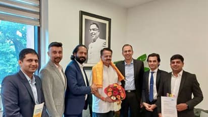 Bhartruhari Mahtab, Member of Parliamentary Standing Committee on Finance with industry representative   