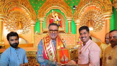 Bollywood actor Boman Irani visits Pune's Shrimant Bhausaheb Rangari Ganpati Mandal (Photo/Bhausaheb Rangari Mandal Trust) 