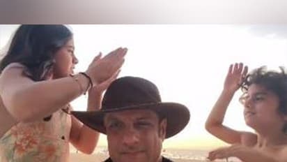 Actor Fardeen Khan with his children (Image source: Fardeen's instagram)