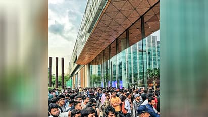 Representative image of long queues seen outside an electronics store (Photo/ANI Portal)