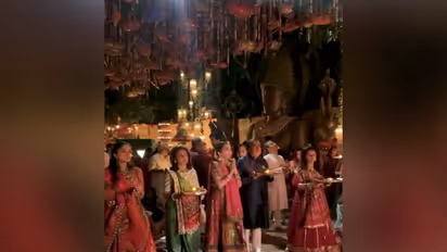 Ambani family perform Aarti during Navratri celebrations (Photo: Reliance)