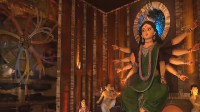 Hazra Park Durgotsab unveils Kolkata’s tallest 30-ft Durga Idol (Photo/ANI)