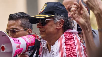 Colombian President Gustavo Petro addresses pro-Palestinian demonstrators outside UN headquarters (Photo/ Reuters)