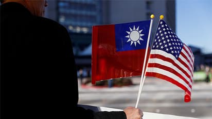 Taiwan-US flags (Photo/Reuters)