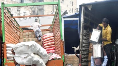 Labourers load food items on a truck in a wholesale market (Photo/ANI)