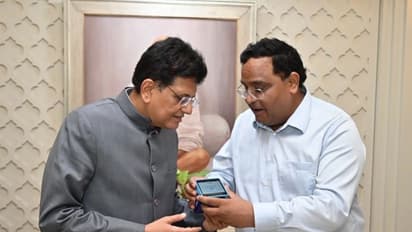 Vijay Shekhar Sharma showcases Made-in-India AI Soundbox to Piyush Goya (Photo/@vijayshekhar)