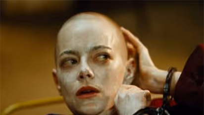 Emma Stone in Bugonia (Photo/Instagram@UniversalPicturesUK)