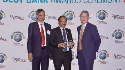 Challa Sreenivasulu Setty, Group Chairman, State Bank of India recieving the awards (Photo/SBI)
