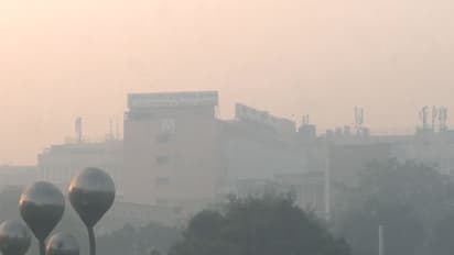 Delhi AIIMS enveloped in smog (File Photo/ANI)