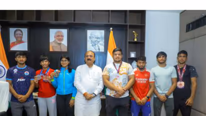 Delhi Minister Ashish Sood felicitates athletes (Photo: X/@ashishsood_bjp)