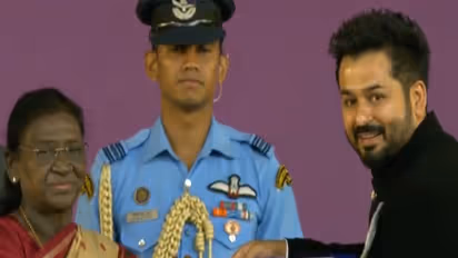 Filmmaker Aditya Dhar receives National Film Award (Photo/X@rashtrapatibhv)